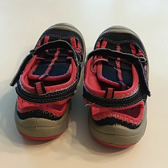 OshKosh b'gosh Navy and red size 12 motion b shoes - Picture 3 of 6